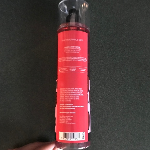 Bath & Body Works Strawberry Pound Cake Fine Fragrance Mist NWT 8 fl oz/236 ml - Picture 9 of 12